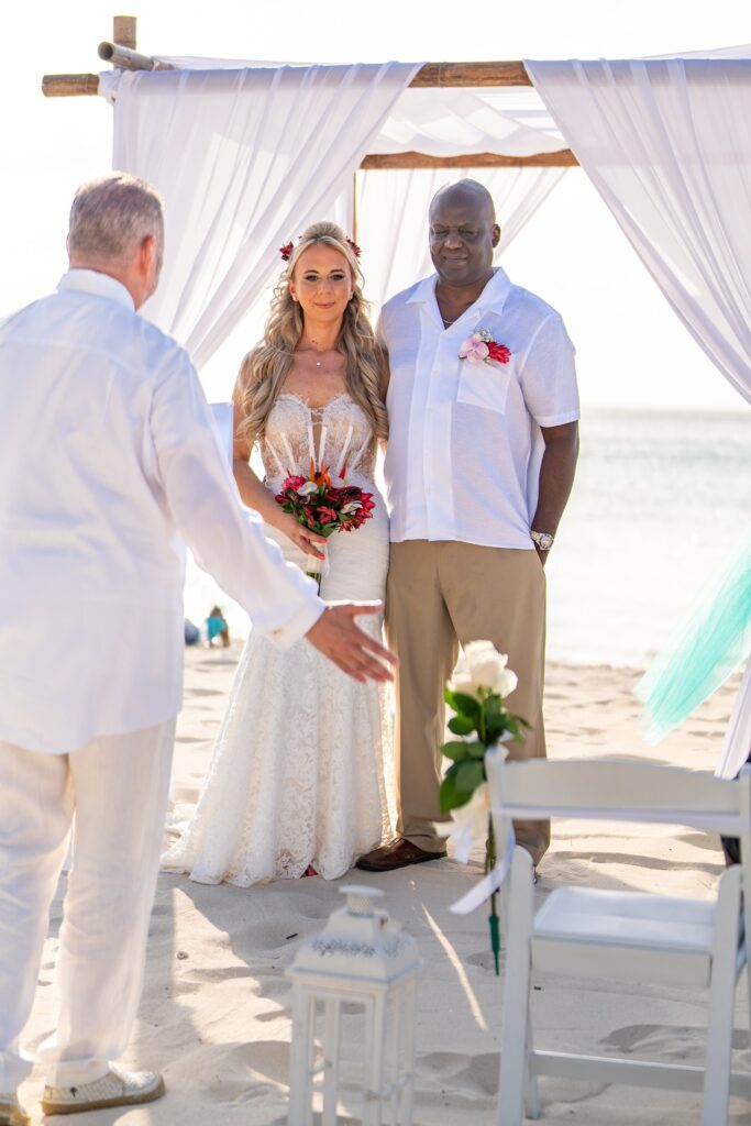 Aruba officiant discussing white rose family honor chair at elopement
