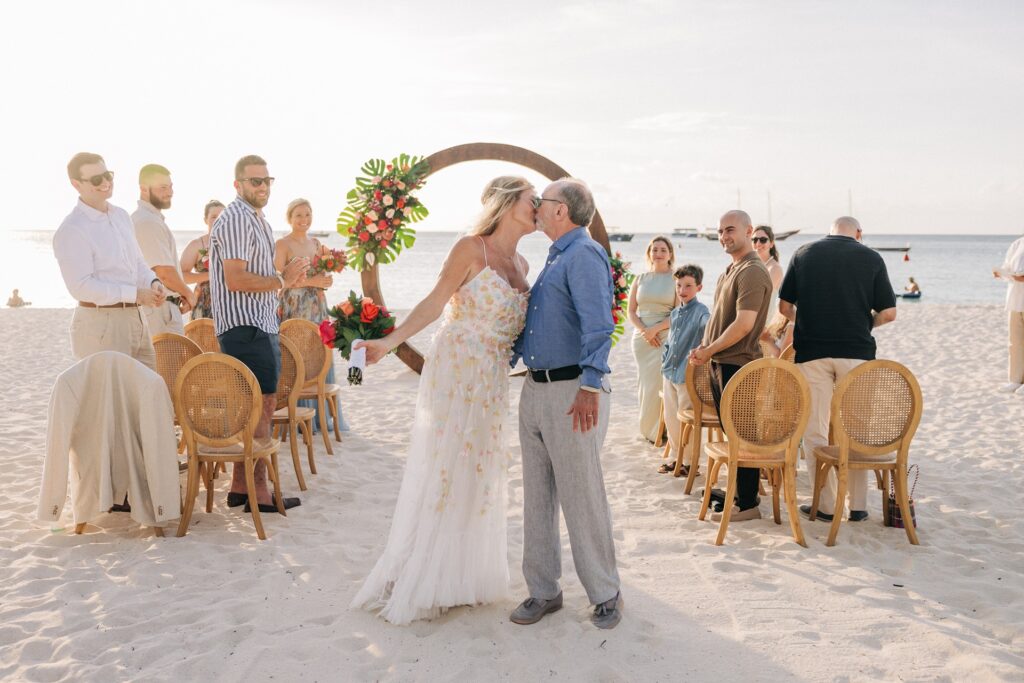 Bride and groom kissing after Aruba elopement