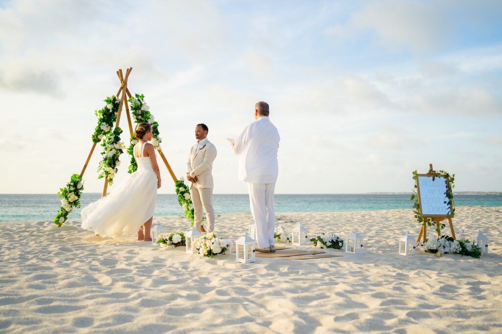 Aruba officiant saying vows at beach elopement